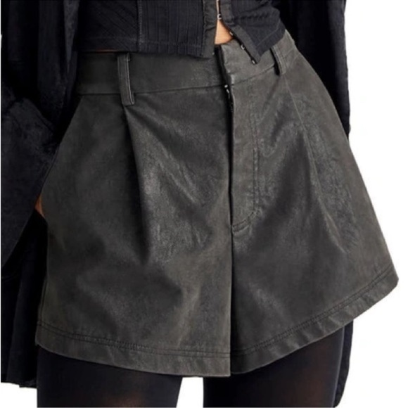 Free People Large Shorts Roma Vegan Faux Suede Shorts in black NWT - Picture 1 of 5